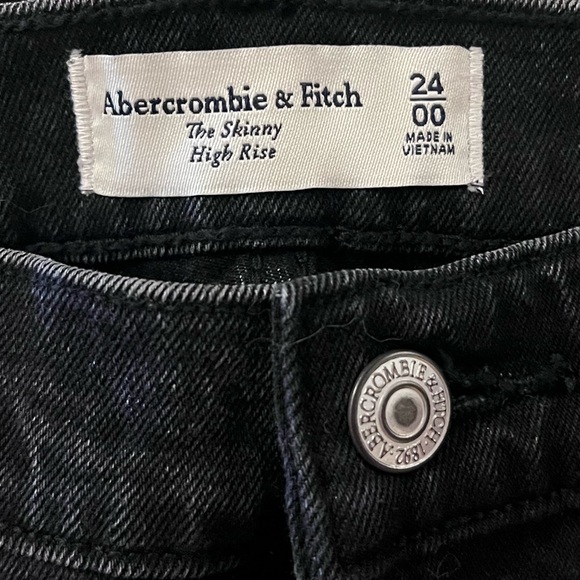 Abercrombie & Fitch High Rise Skinny Jean - Picture 8 of 9